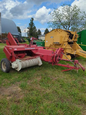 Main image International Harvester 425