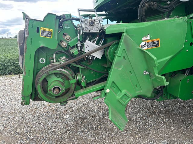 Image of John Deere S690 equipment image 2