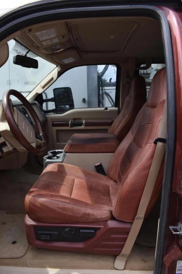 Image of Ford F-350 equipment image 4