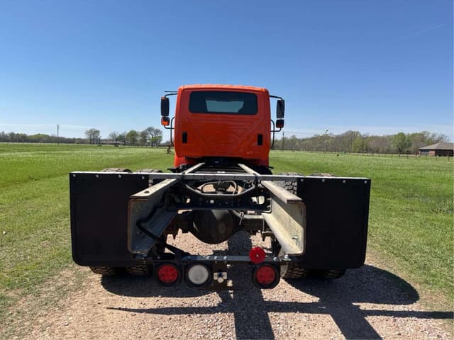 Image of International DuraStar 4400 equipment image 3