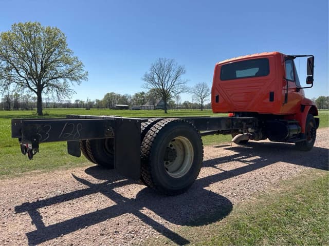 Image of International DuraStar 4400 equipment image 4