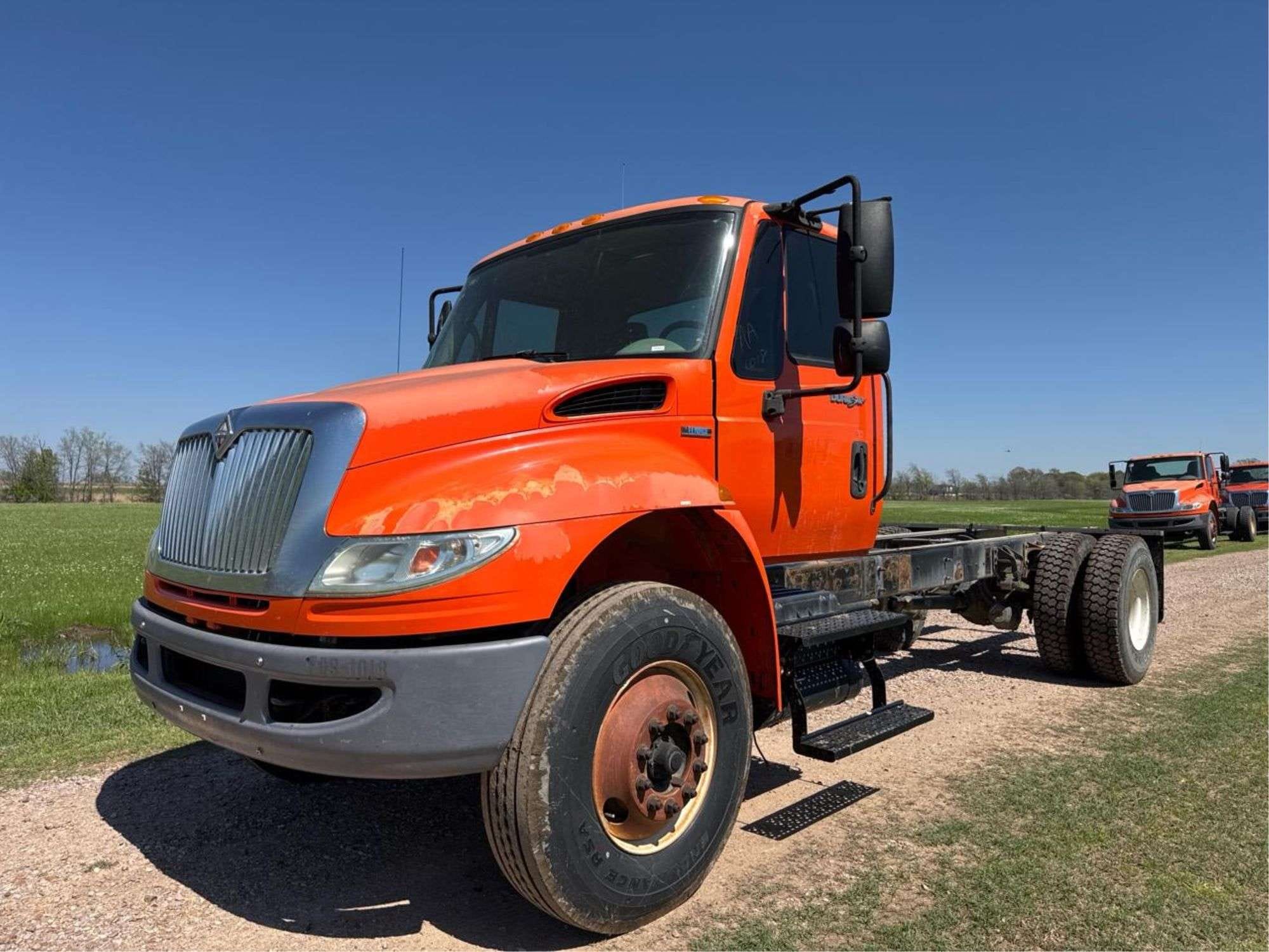 2008 International DuraStar 4400 Equipment Image0