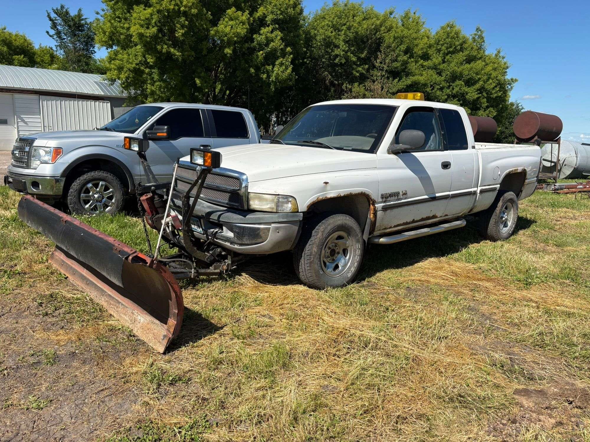 1999 Dodge Ram 1500 Equipment Image0