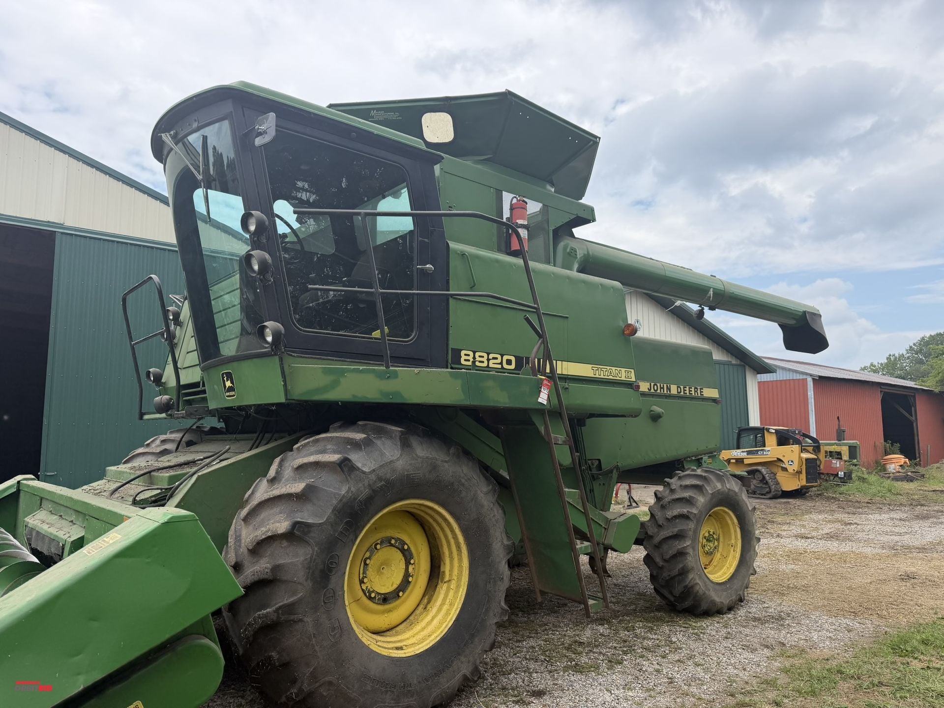 John Deere 8820 Titan II Equipment Image0
