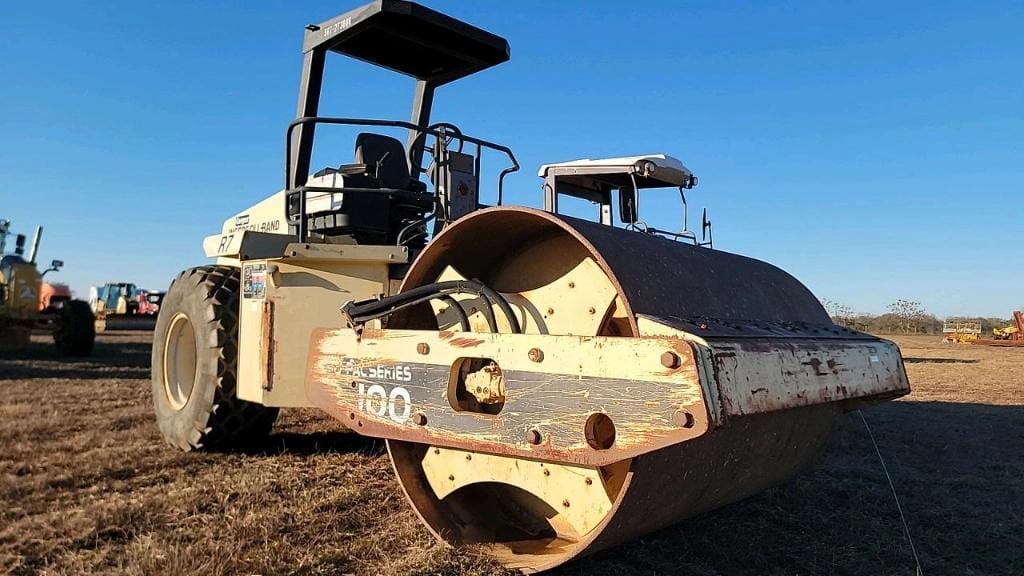 1998 Ingersoll Rand SD100P Equipment Image0