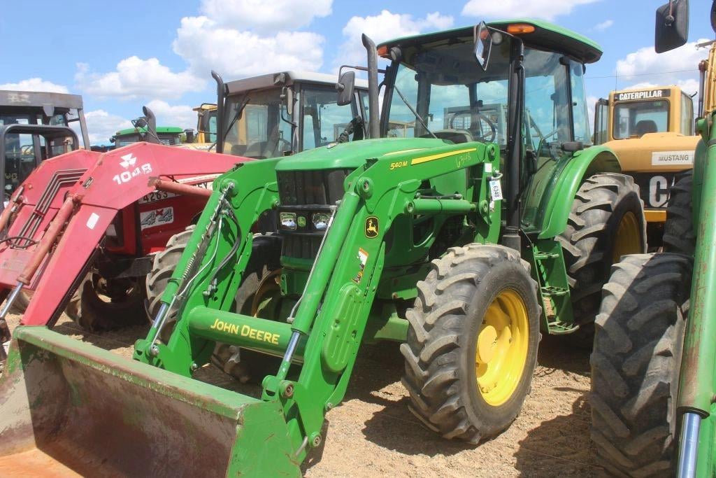 John Deere 6100D Equipment Image0