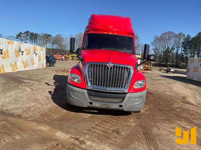 Image of International LT625 equipment image 1