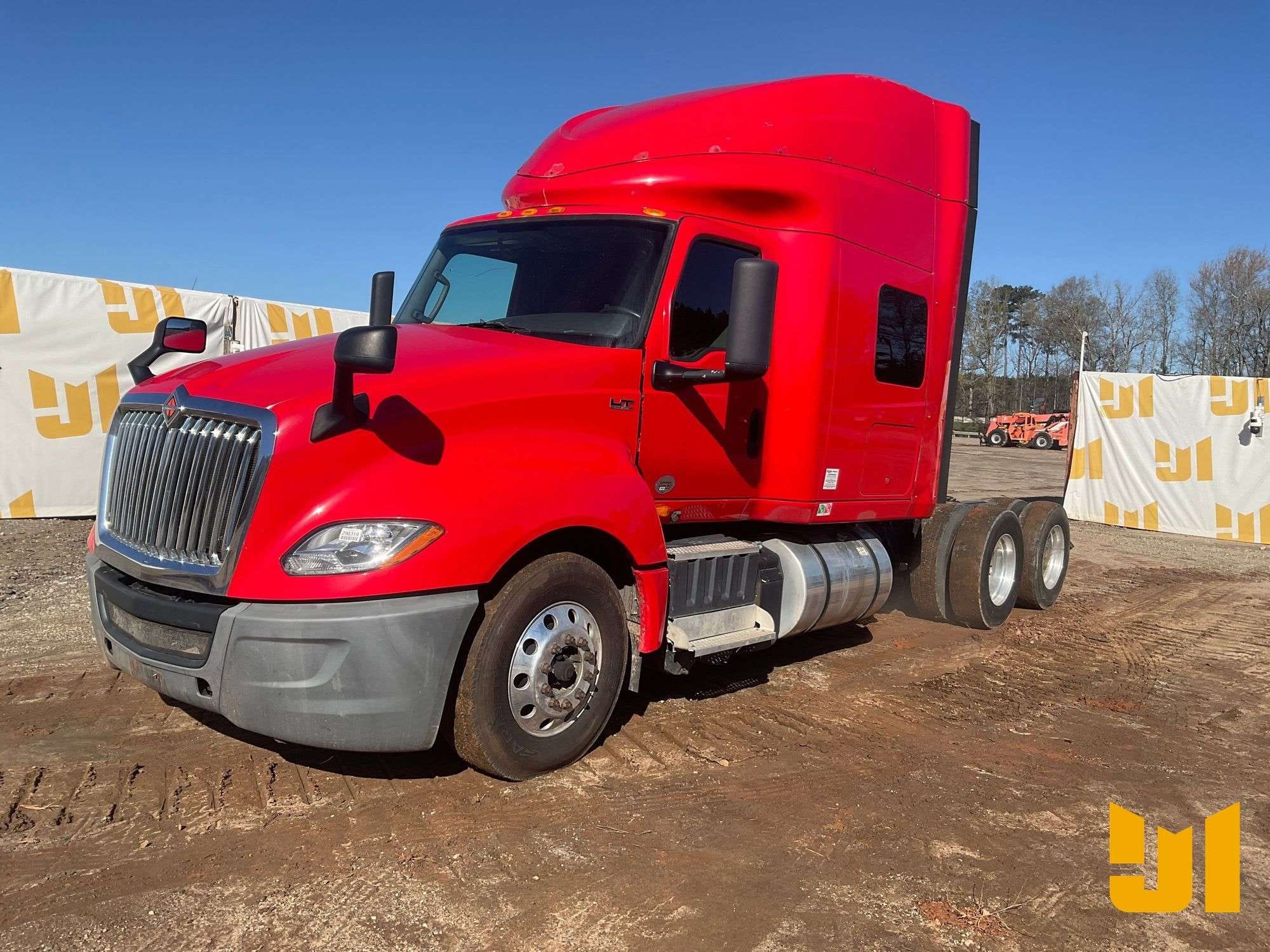 2018 International LT625 Equipment Image0