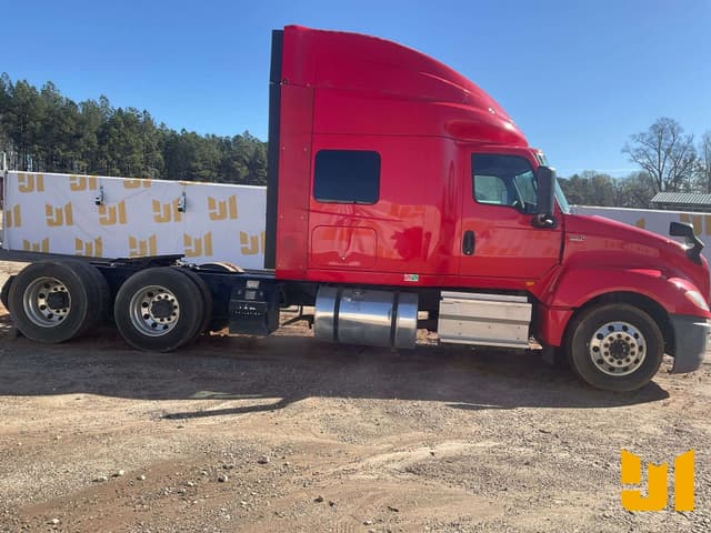 Image of International LT625 equipment image 3