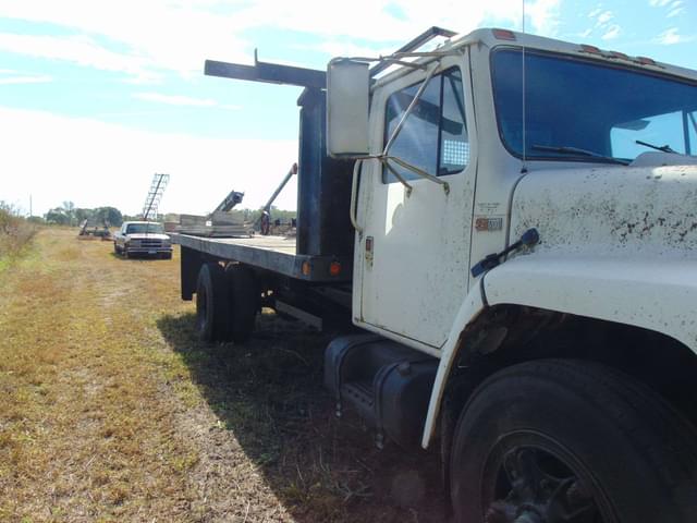 Image of International S1700 equipment image 2