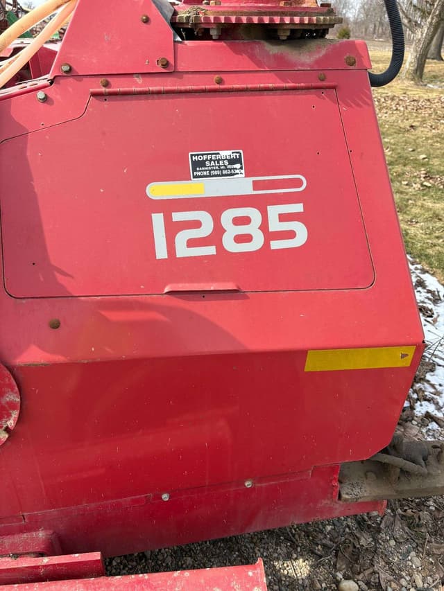 Image of Gehl 1285 equipment image 1