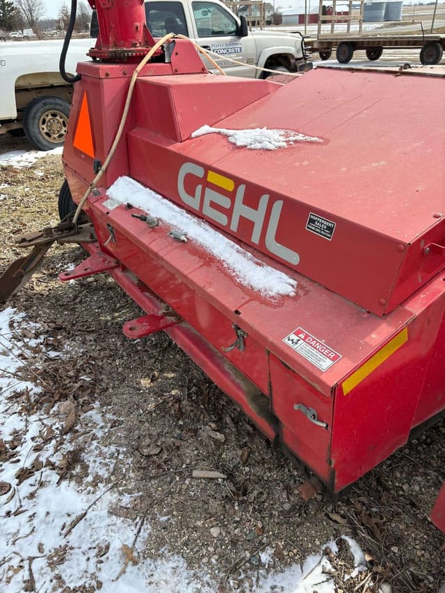 Image of Gehl 1285 equipment image 4