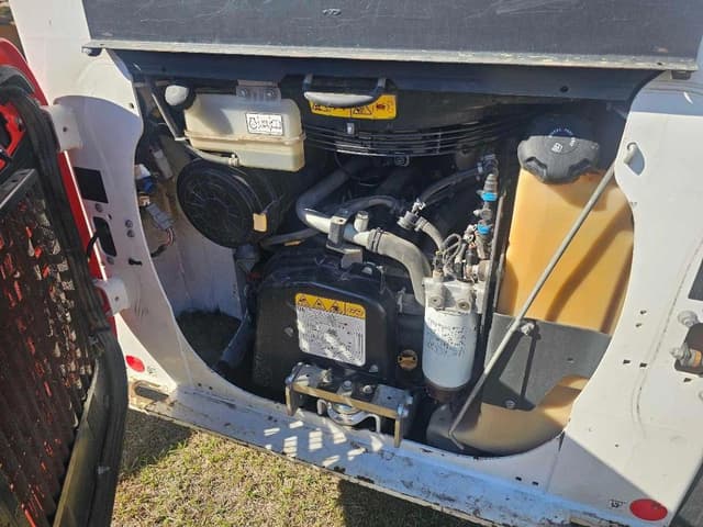 Image of Bobcat T66 equipment image 4