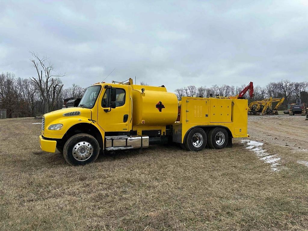 Image of Freightliner M2 106 Primary image