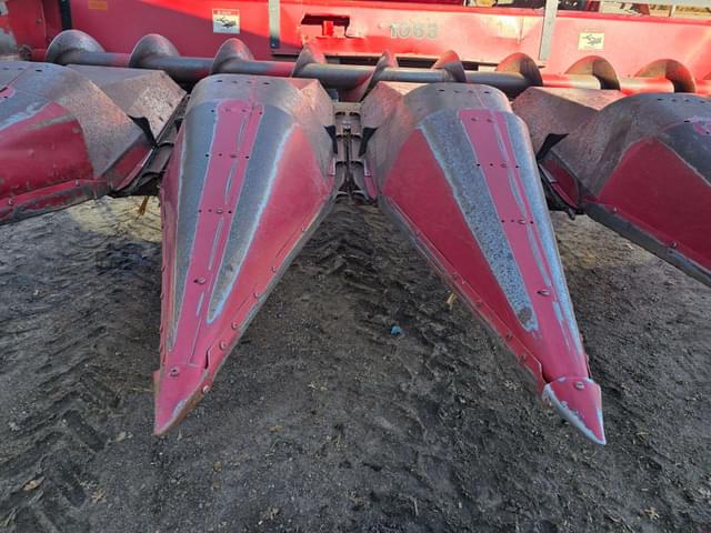 Image of Case IH 1063 equipment image 4