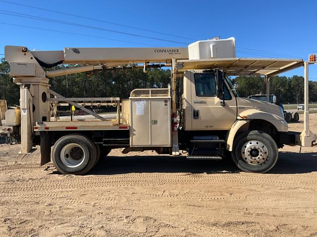 Image of International 4400 equipment image 3