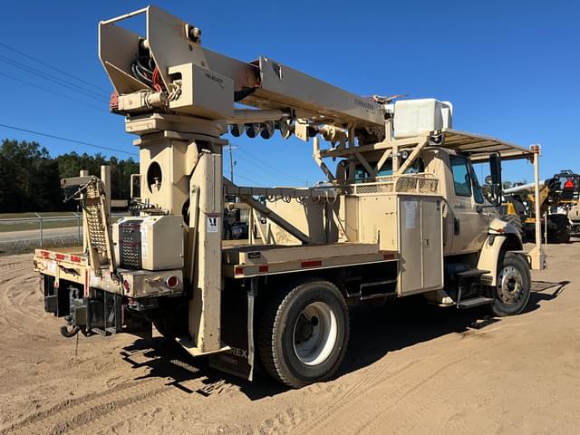 Image of International 4400 equipment image 4