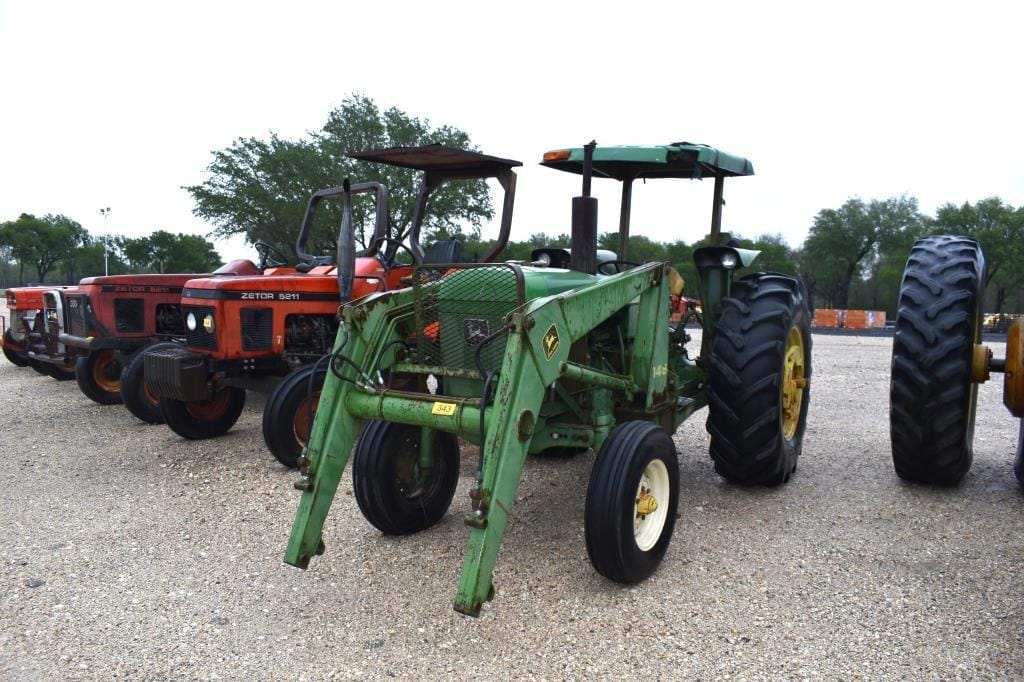 John Deere 2440 Equipment Image0