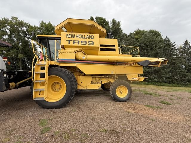 Image of New Holland TR99 equipment image 2