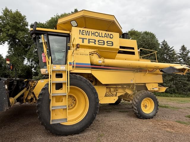 Image of New Holland TR99 equipment image 1