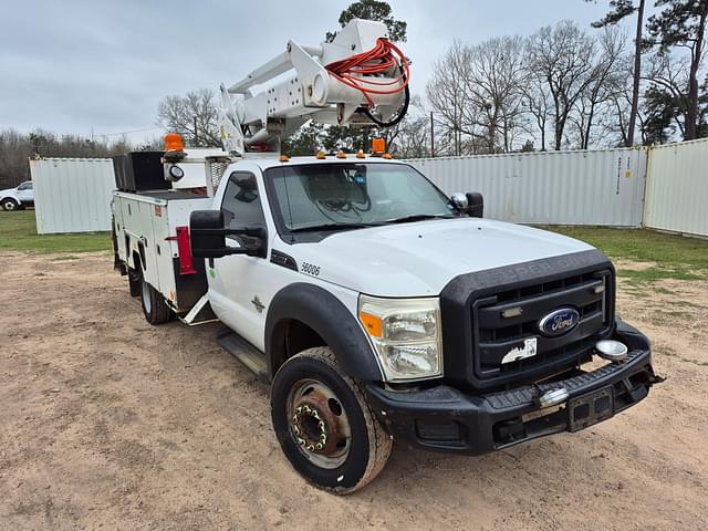 Image of Ford F-550 equipment image 2