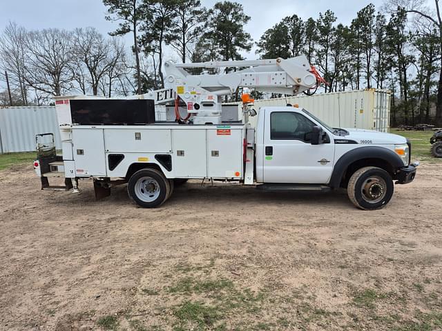 Image of Ford F-550 equipment image 3