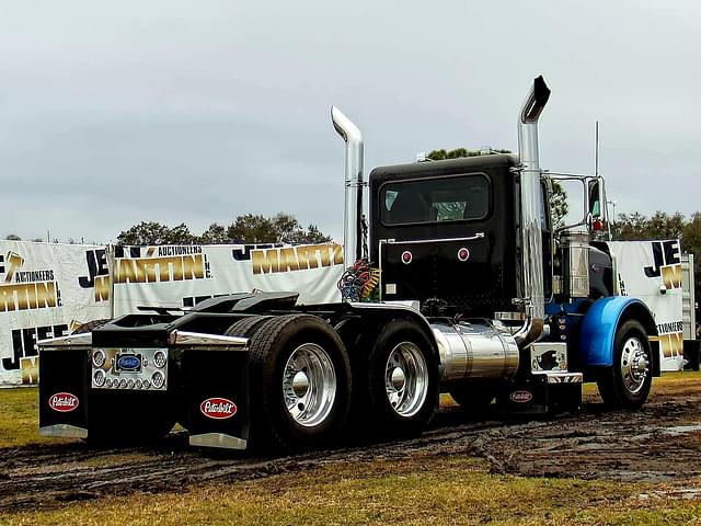 Image of Peterbilt 379 equipment image 1