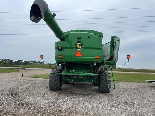 Image of John Deere S680 equipment image 3