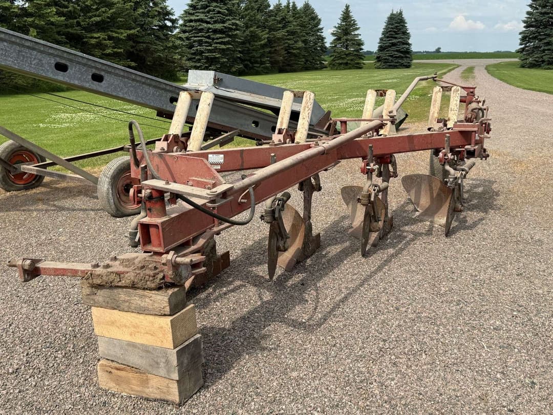 Image of International Harvester 710 Primary image