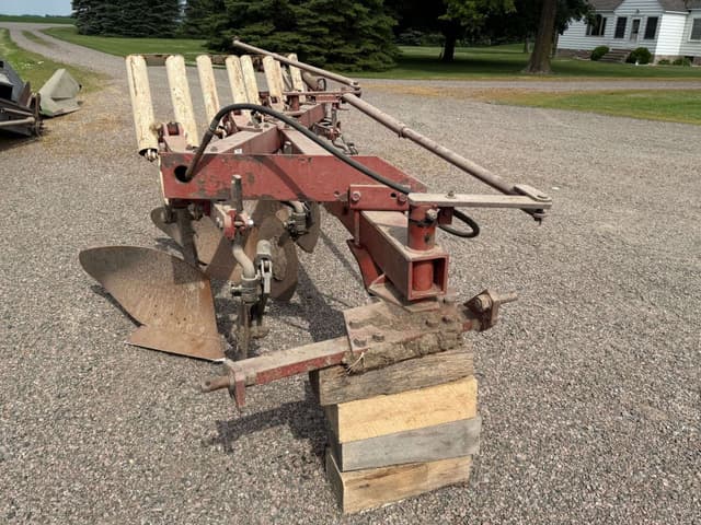 Image of International Harvester 710 equipment image 2