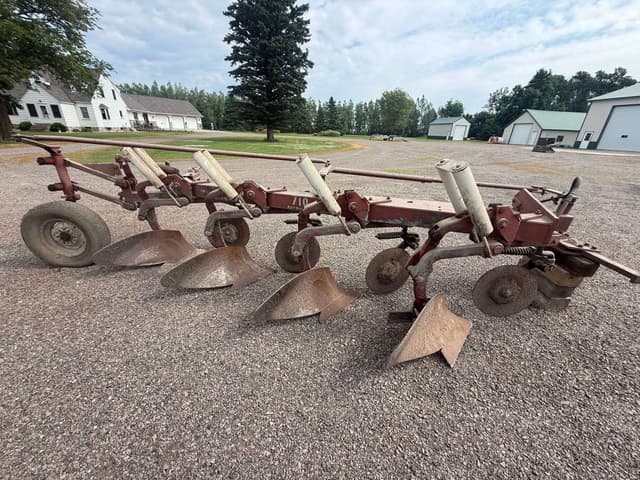 Image of International Harvester 710 equipment image 4