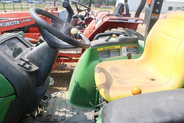 Image of John Deere 3038E equipment image 3
