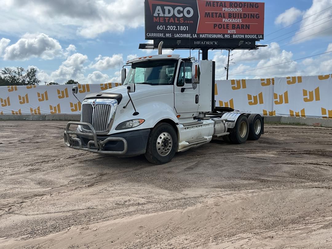 Image of International LF687 Primary image