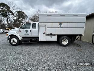 2012 Ford F-750 Equipment Image0