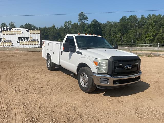 Image of Ford F-350 equipment image 2