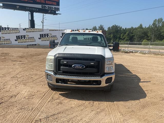 Image of Ford F-350 equipment image 1