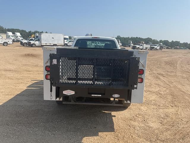 Image of Ford F-350 equipment image 4