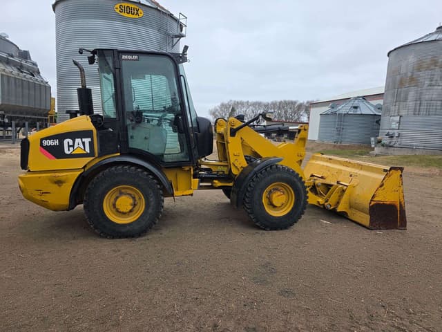 Image of Caterpillar 906H equipment image 3
