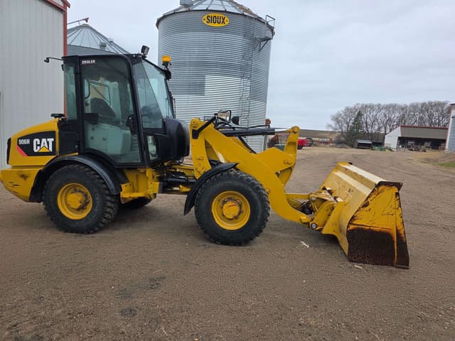 Image of Caterpillar 906H equipment image 2
