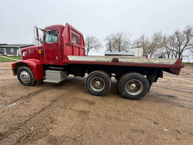 Image of Peterbilt 375 equipment image 2