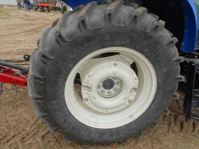 Image of New Holland TS6.120 equipment image 4