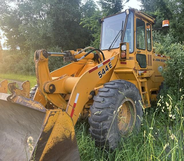 Image of John Deere 544E equipment image 1