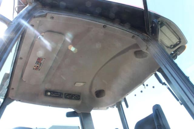 Image of Kubota M6060D equipment image 4