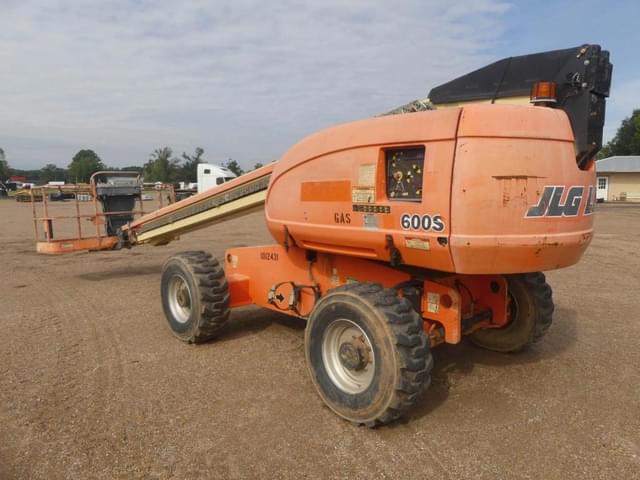Image of JLG 600S equipment image 3