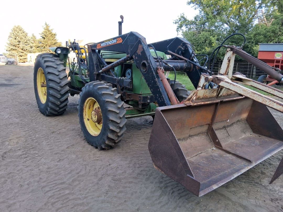 Image of John Deere 2940 Primary image