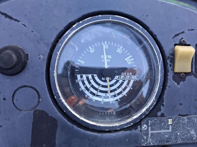 Image of John Deere 2940 equipment image 3