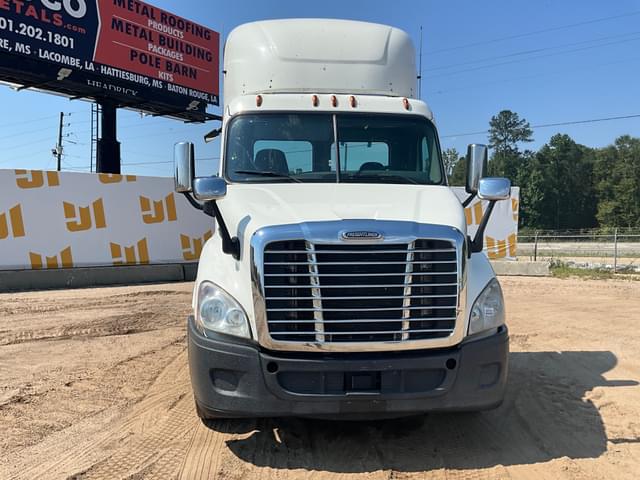Image of Freightliner Cascadia equipment image 1