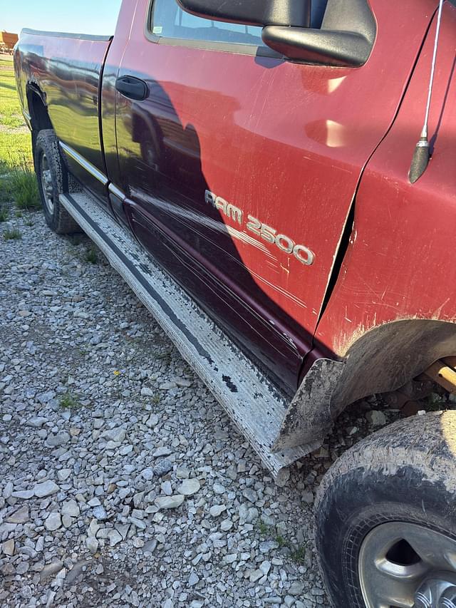Image of Dodge Ram 2500 equipment image 2