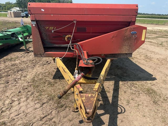 Image of New Holland 791 equipment image 1