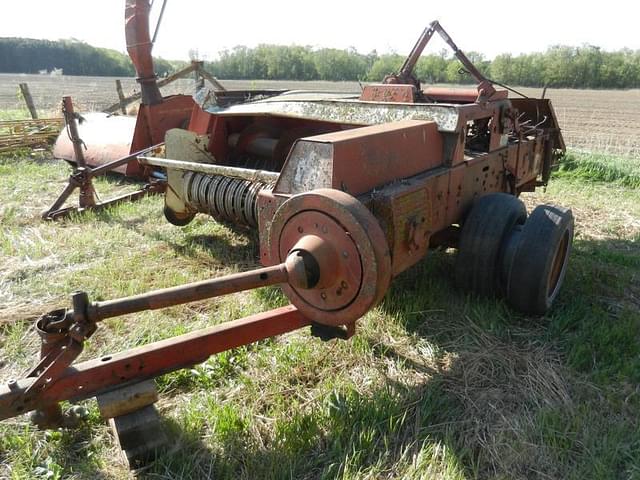 Image of International Harvester 440 equipment image 3